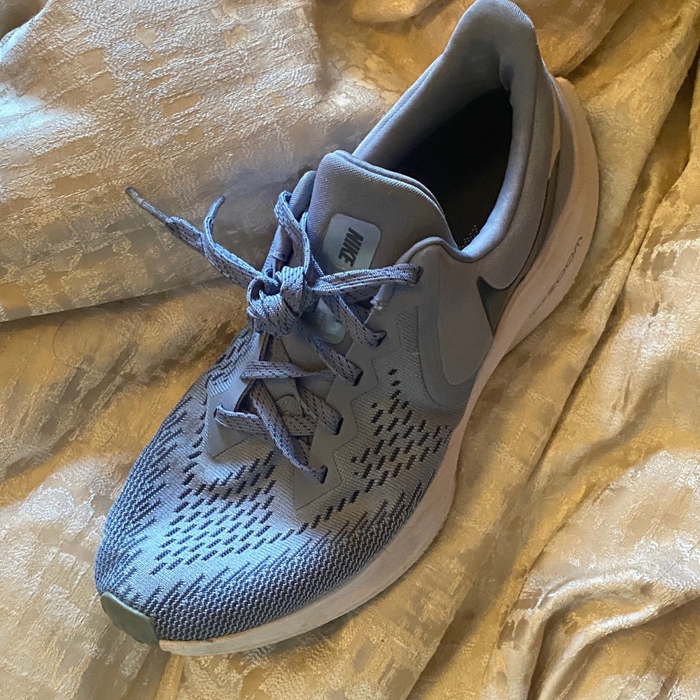 Nike woman Athletic Gray Sneakers
